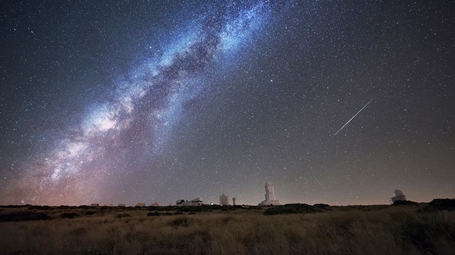 西班牙特内里费岛的英仙座流星雨